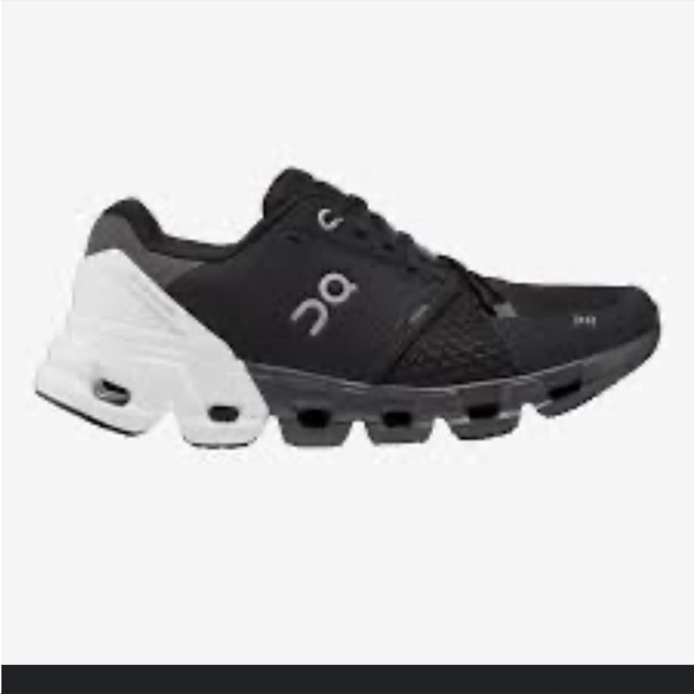 On cloud cloud flyer - woman’s size 11